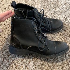 Billabong size 7 Faux Leather Boots